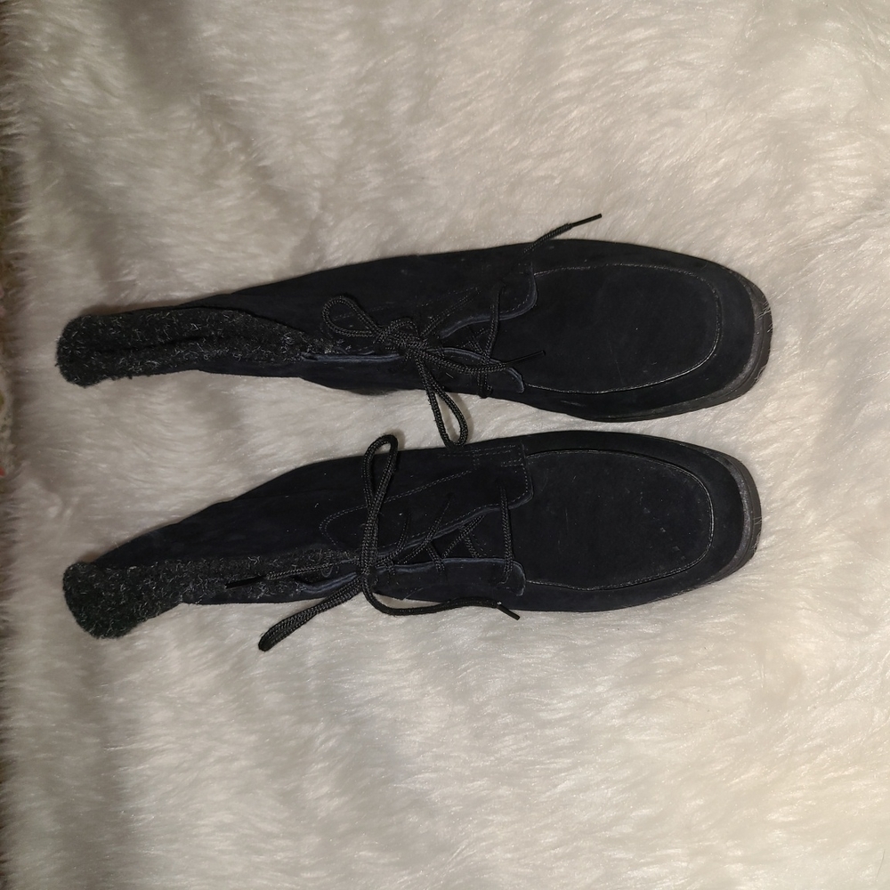 Canada North Size 7 M  Black Suede Booties